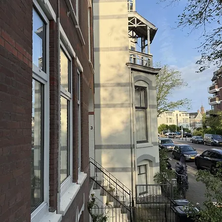 아파트 Stylish With A Sunny Balcony Near The Sea *