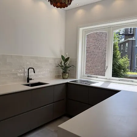 Stylish With A Sunny Balcony Near The Sea 아파트